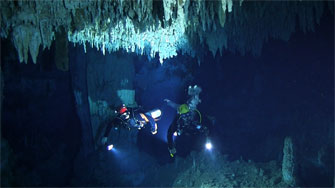 Abaco Dans Cave, Cascade Room