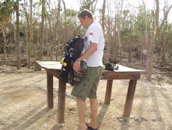 Dos Ojos, equipment preparation, than 120 meter walk