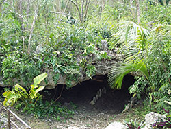 Eingang Cenote Azteca/ Calimba